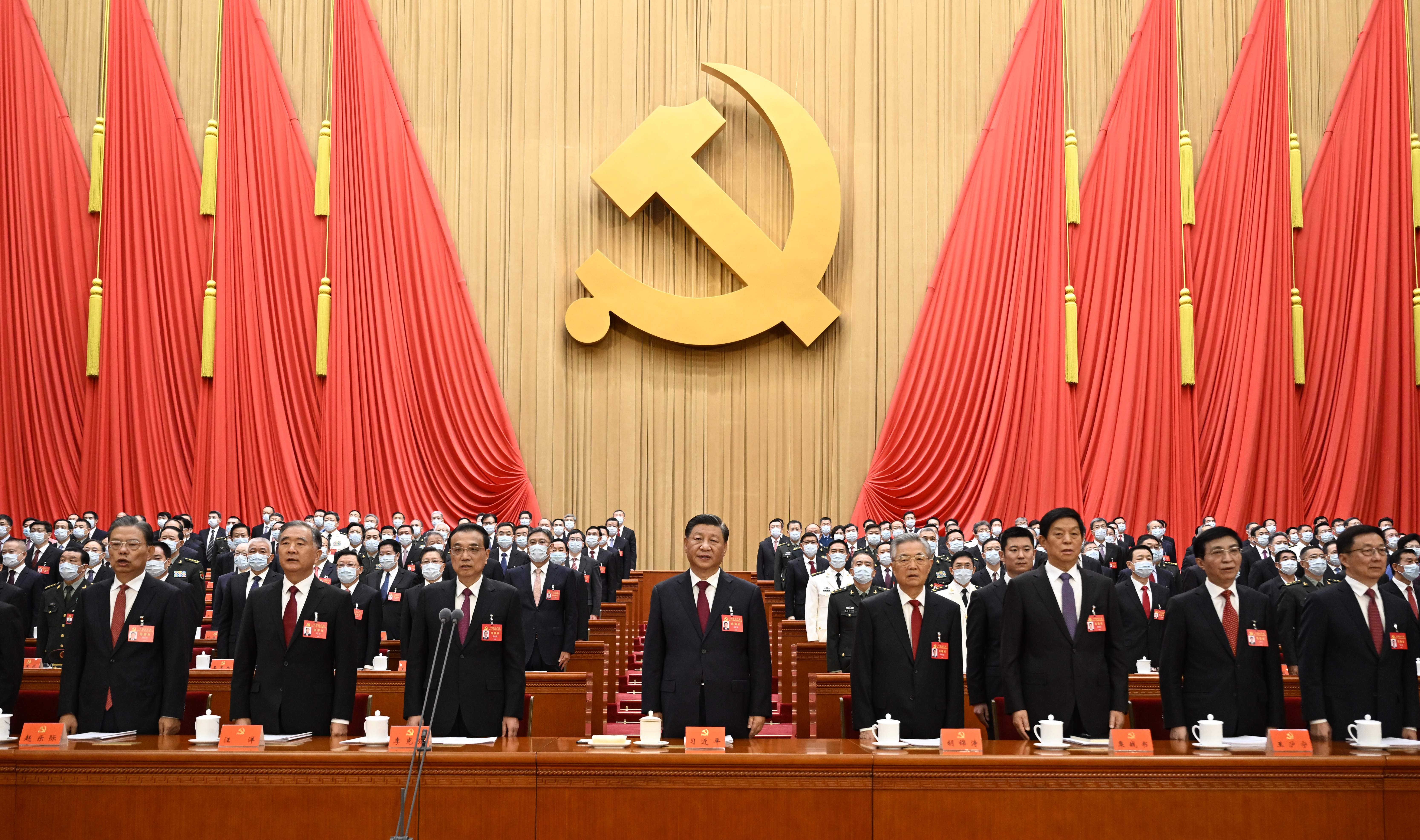 10月16日，中国共产党第二十次全国代表大会在北京人民大会堂开幕。这是习近平、李克强、栗战书、汪洋、王沪宁、赵乐际、韩正、胡锦涛在主席台上。新华社记者 李学仁 摄.jpg