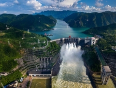 湖北能源拟收购洪湖卓阳等多家公司股权   增加公司新能源发电...