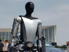 特斯拉Optimus“进厂”再升级  人形机器人“潜力公司”...
